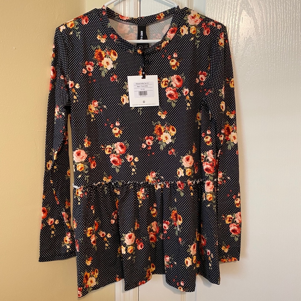 Relaxed ruffle long sleeve tee